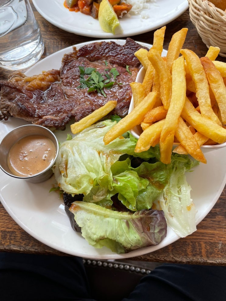  파리 15구 맛집 Brasserie Lola, 앵발리드