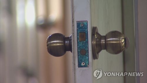 30만원 갚지 않는다고 납치해 '장기 적출' 운운하며 2천만원 뜯어내려 한 20대 징역 3년 6개월 30만원 갚지 않는다고 납치해 '장기 적출' 운운하며 2천만원 뜯어내려 한 20대 징역 3년 6개월