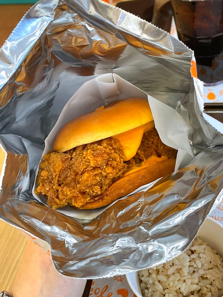  강남역 돌아온 스파이시 치킨샌드위치 케이준라이스 - 파파이스