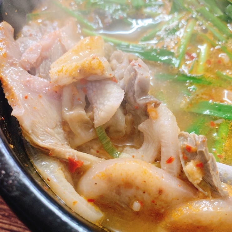  충무로, 갑자기 찾아온 한파에는 따뜻한 순대 국밥 '백암왕순대'