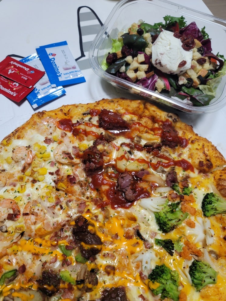  도미노피자 대전 유성점에서 블록버스터 피자로 각양각색 4가지 맛 피자 맛본 후기