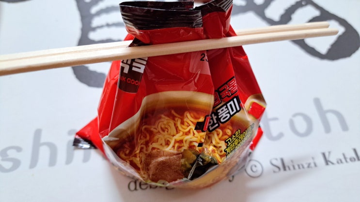 오늘의 저녁은 백종원 빽쿡의 빽라면 뽀글이(까만소 + 해피라면)와 김밥 오늘의 저녁은 백종원 빽쿡의 빽라면 뽀글이(까만소 + 해피라면)와 김밥