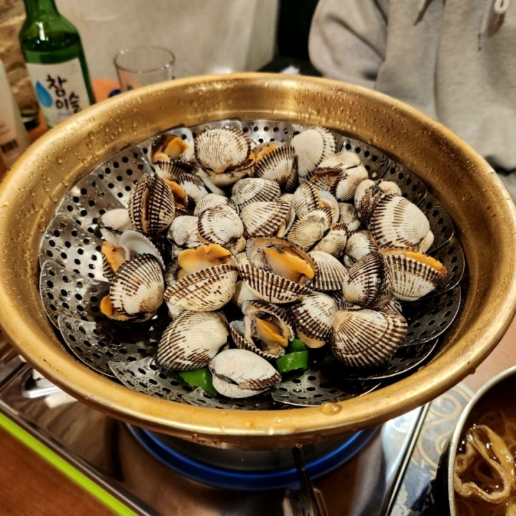  삼전동 치킨 꼬막 전부 맛있어! 감성 돋는 동네 술집
