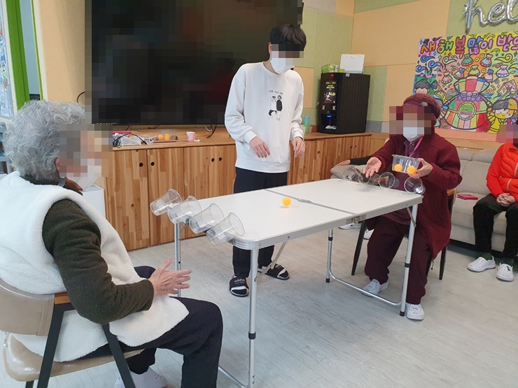  김해주간보호센터, 장유주간보호센터 국내최고의 프리미엄 온유한주간보호센터 신체활동 - 땅따먹기