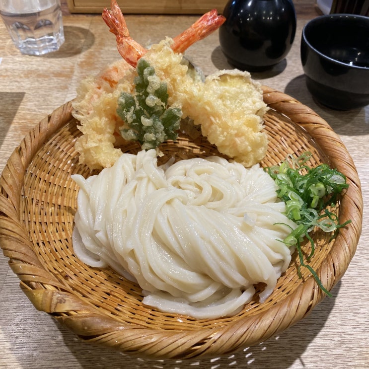  일본 도쿄 - 신주쿠 웨이팅하는 맛집으로 유명한곳 내돈내산 후기 우동 신 (うどん 慎)