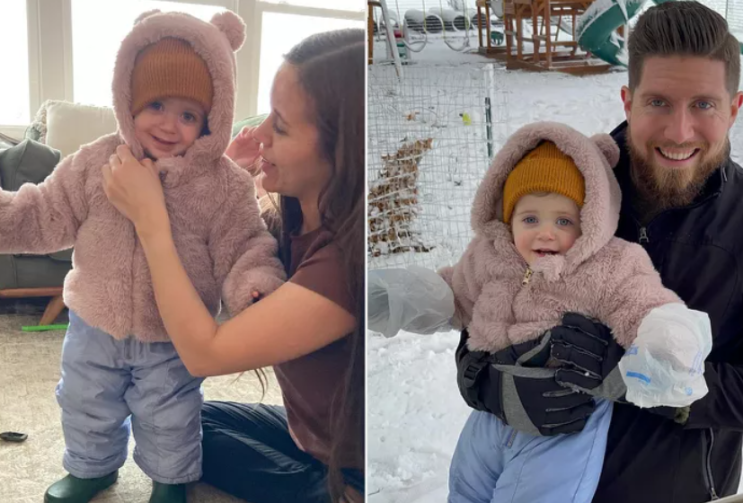 Jessa Duggar는 그녀의 딸이 눈 오는 날 양말을 손에 신은 이유를 Ben Seewald 아빠와 공유합니다 Jessa Duggar는 그녀의 딸이 눈 오는 날 양말을 손에 신은 이유를 Ben Seewald 아빠와 공유합니다