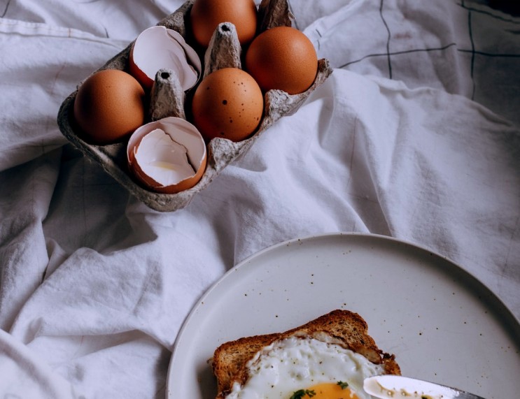 구운 달걀로 아침 챙겨 먹기