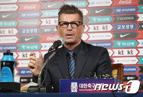 여자 축구<b>대표팀</b> 새해 첫 대회 <b>지소연</b> 출전…이민아·조소현 등... 