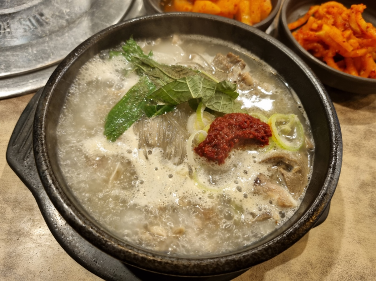  저렴하고 맛있는 국밥 전문점 담소사골순대육개장 방이점