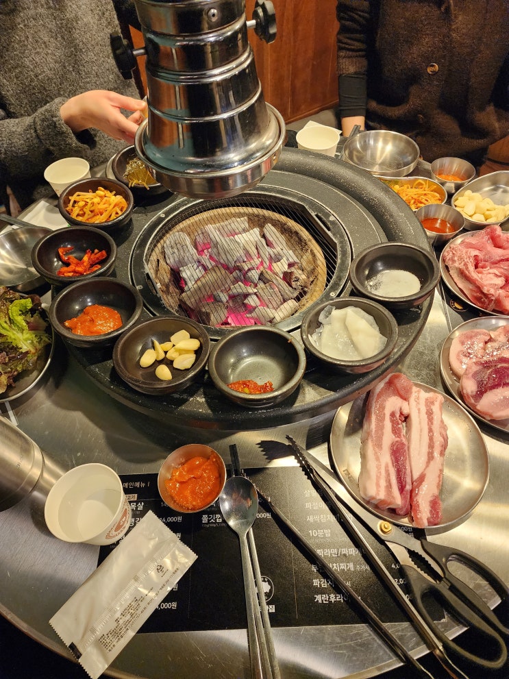  추운날씨 술 한~잔 기울이기 좋은 곳. 부천 상동 맛집 추천. 육즙이 맛있는 부안집