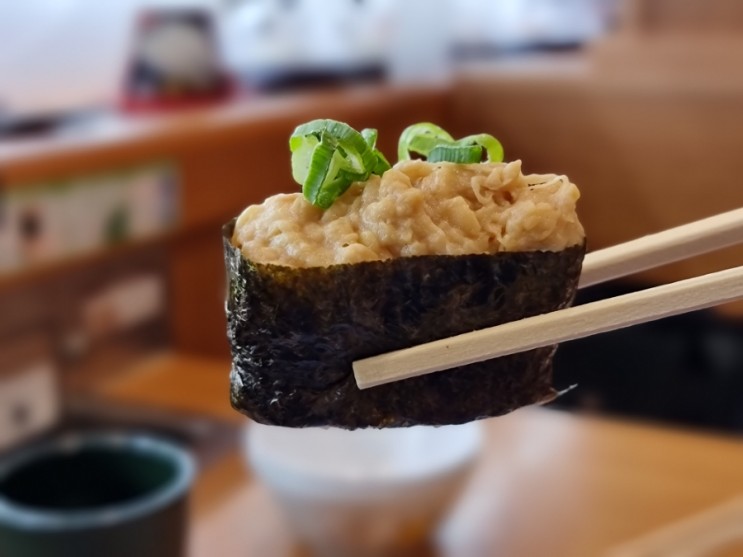 오키나와 여행기록 - 회전초밥 맛집 "쿠라스시" 편리하고 맛있었던 초밥집. 낫토초밥을 먹어보다.