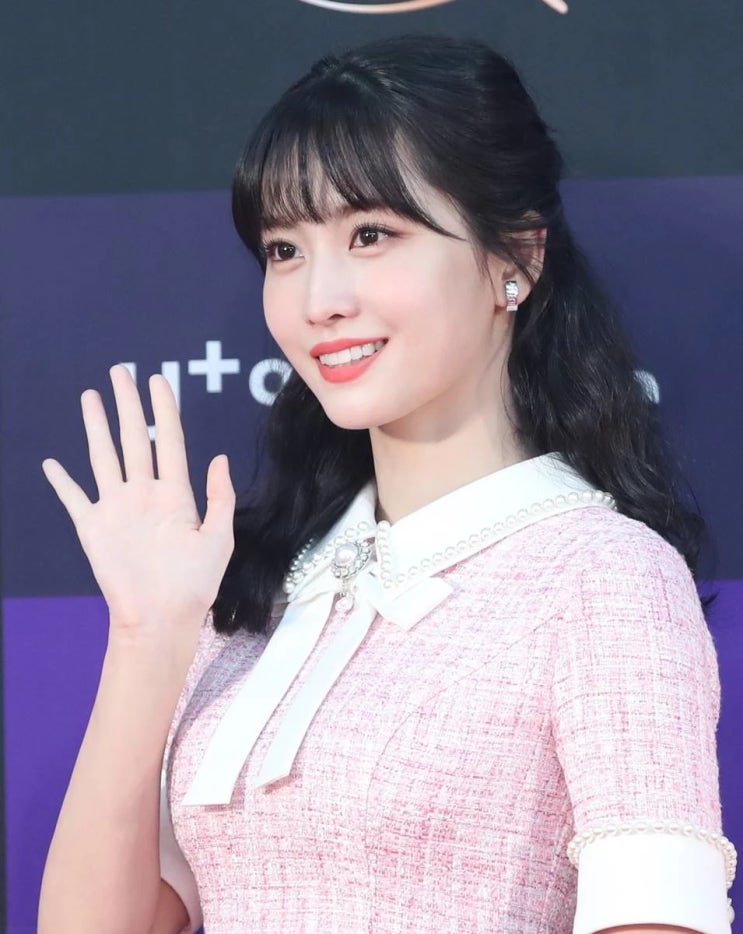 트와이스 멤버 모모, 앞머리 없앴을 뿐인데...몰라보게 물오른 비주얼 과시 트와이스 멤버 모모, 앞머리 없앴을 뿐인데...몰라보게 물오른 비주얼 과시