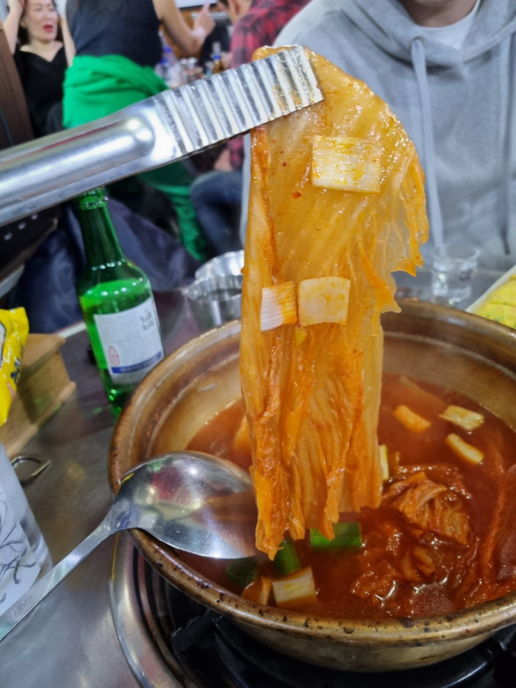 천호동 로데오거리를 지키는 김치찌개 명가 '명동찌개마을 천호점'