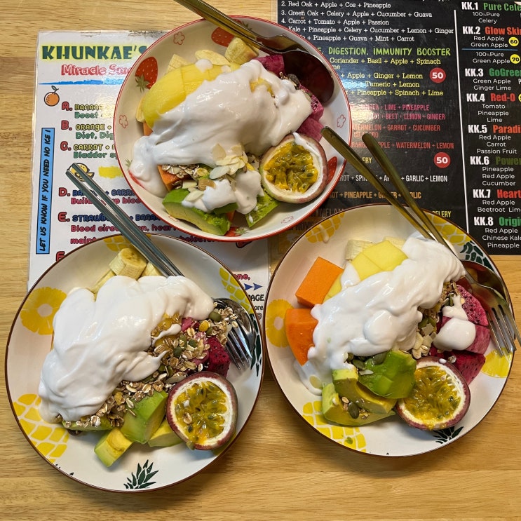  치앙마이카페 치앙마이스무디맛집으로 유명한 쿤캐주스바에서 요거트볼 먹어보기 쿤캐쥬스바 Khun Kae's Juice Bar, คุณแข จูสบาร์