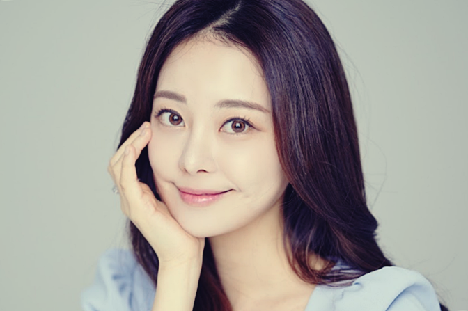  아옳이프로필, 유튜버이자 모델인 김민영에 대해 알아보자