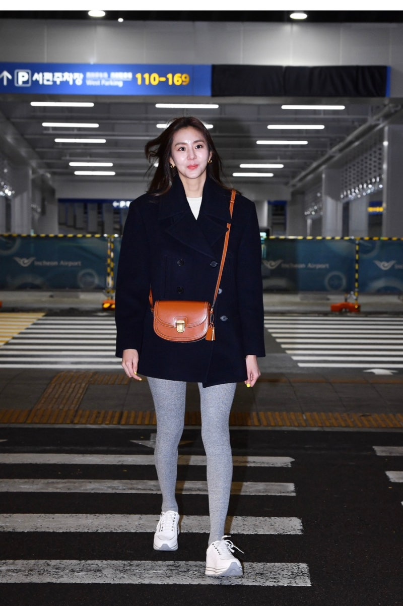 유이 공항패션 속 가방 폴렌 POLLEN 여자크로스백 추천!