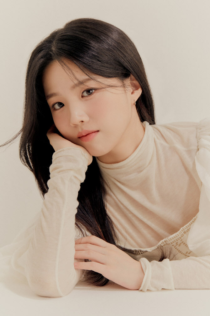 '리틀 아이유' 류지현, 청춘스타가 전하는 위로와 힐링...4년만에 새 싱글 '씰룩씰룩' 발매 '리틀 아이유' 류지현, 청춘스타가 전하는 위로와 힐링...4년만에 새 싱글 '씰룩씰룩' 발매