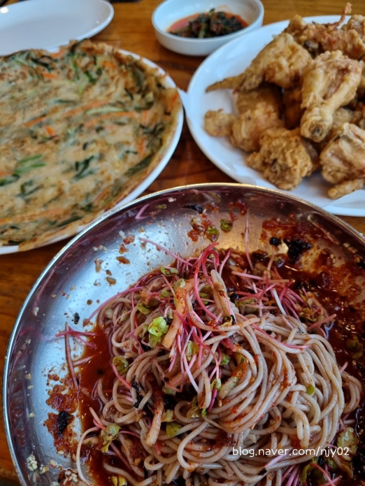 충주 메밀마당 치킨과 막국수 조합의 현지인 맛집
