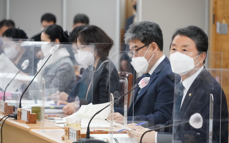 숲으로 잘사는 산림르네상스를 위한 민·관 협력 강화 숲으로 잘사는 산림르네상스를 위한 민·관 협력 강화