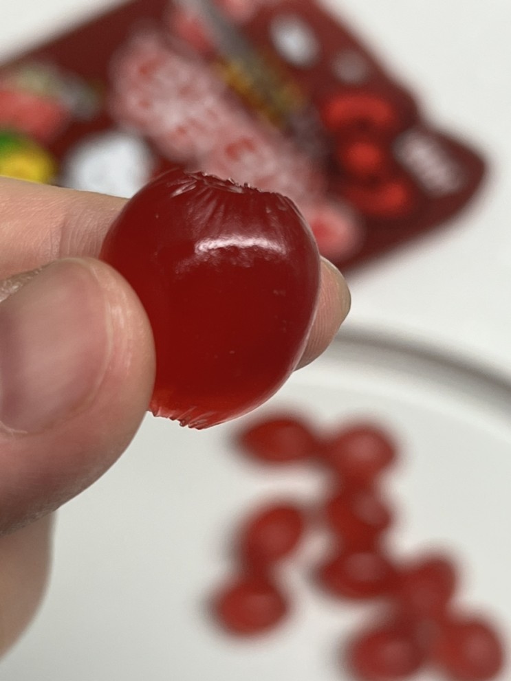 GS편의점 신상 서주 촉촉한 과즙한입 탱글탱글 상큼 딸기맛 젤리 랜덤 키티 스티커