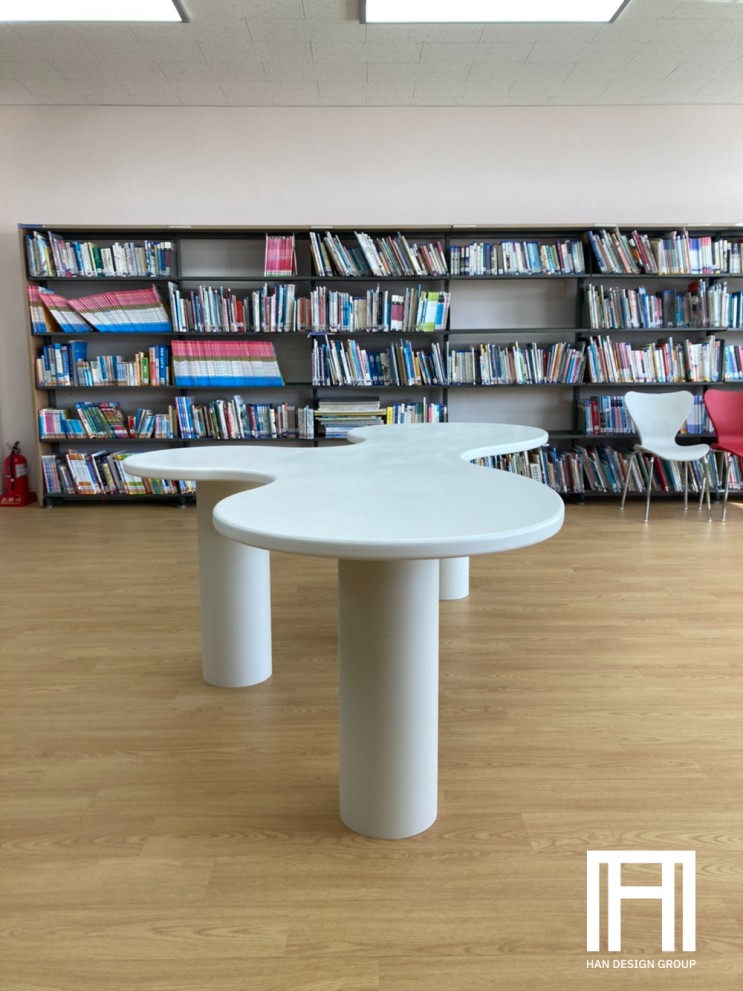 공간에 맞춰서 디자인하는 웨이브 물결 테이블 :: 한디자인그룹