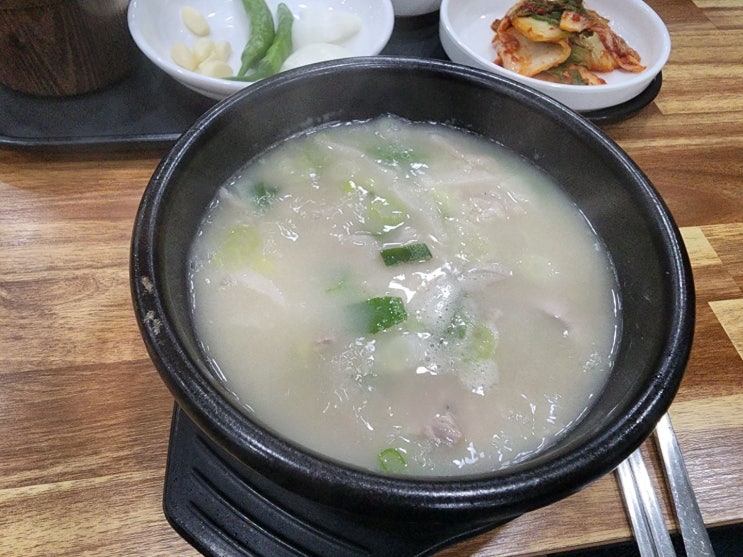  신문동 돼지국밥 주차가 편해서 더 좋은 집