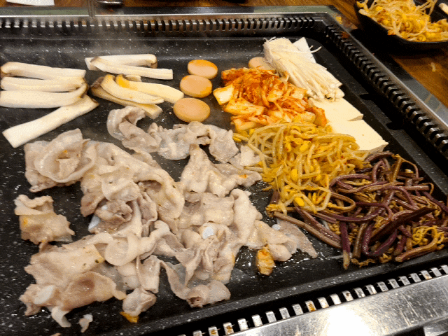  대전 서구 괴정동 맛집 한쌈대패 한민점 - 싱싱한 쌈과 칠레산 대패 삼겹살