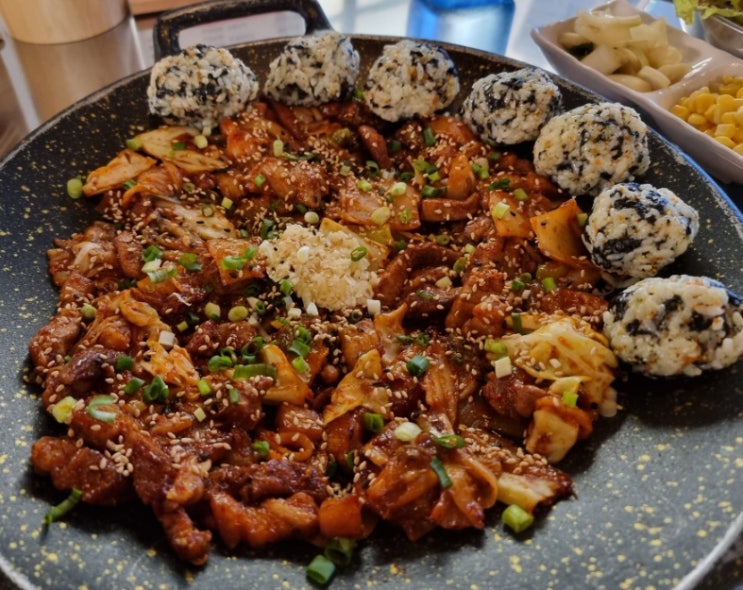 김해 삼계동맛집 "삼산회관" 밥과 술이 해결되는 돼지김치구이 맛집