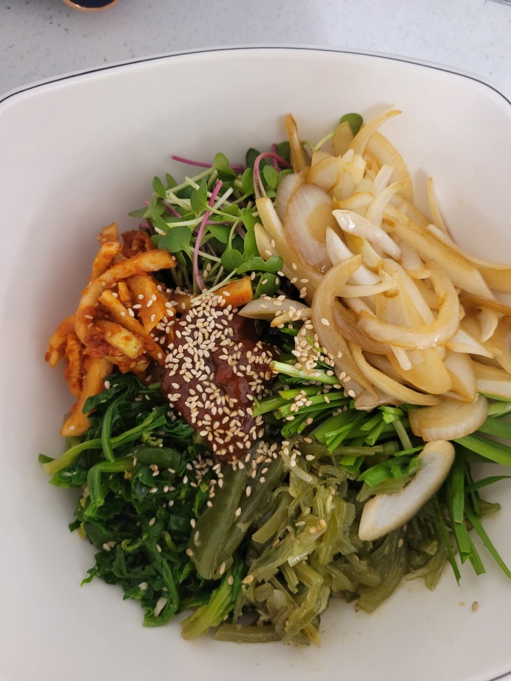  냉장고에 있는 반찬으로 비빔밥 만들어 먹기^^