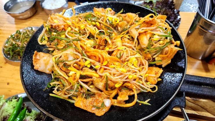  서귀포 맛집 : 용이식당 흑돼지 두루치기 단일메뉴 혼밥가능 맛집