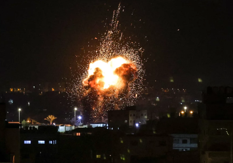 가자지구 무장세력은 이스라엘군이 팔레스타인인 9명을 사살한 후 이스라엘을 향해 로켓을 발사했습니다