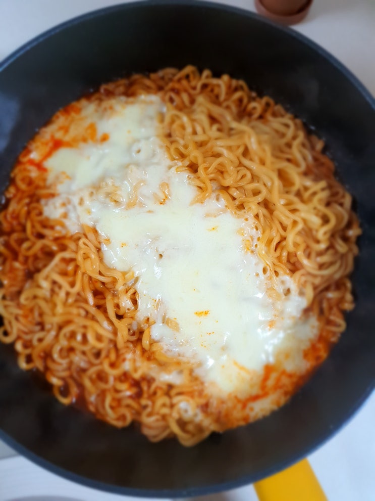  불닭볶음면 조합 치킨과 치즈 그리고 한판 떡꼬치 맛있게 먹는 법
