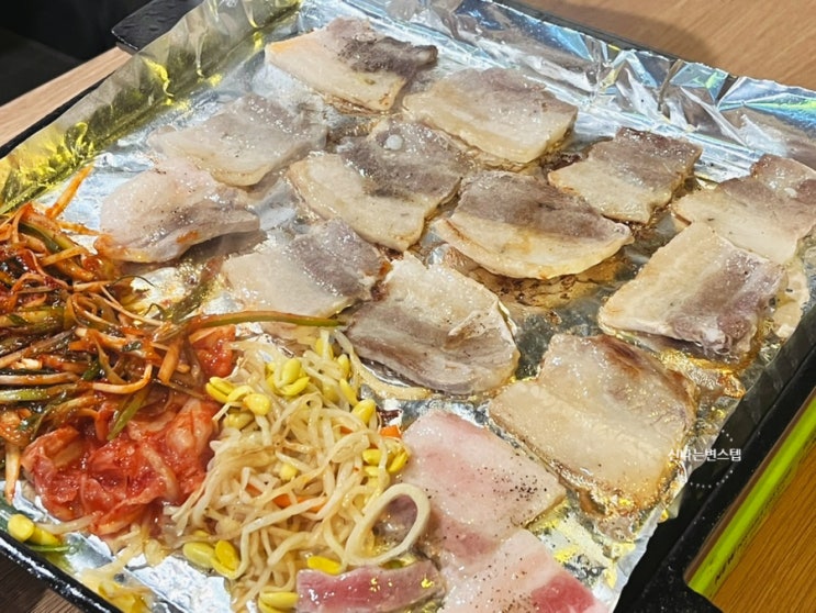  강남역 회식 장소는 16인 룸이 있는 강남역 냉삼 라라식당