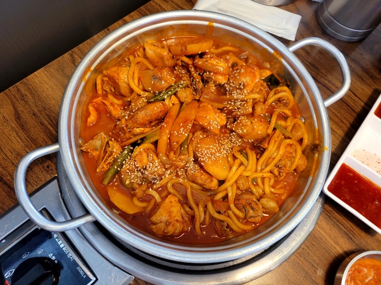  청담동 순도리 소대창 곱도리탕 맛집 여기있네
