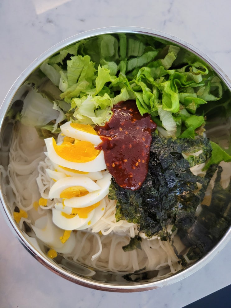  주말 점심 메뉴  비빔국수 어때요?