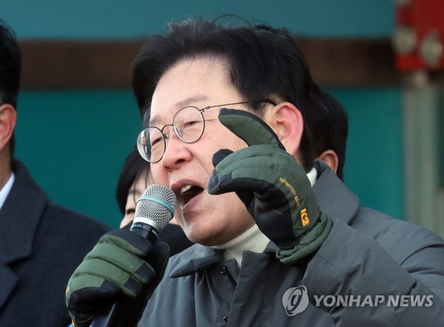이재명, '대장동 의혹' 오늘 검찰 출석…수사 1년4개월만 이재명, '대장동 의혹' 오늘 검찰 출석…수사 1년4개월만