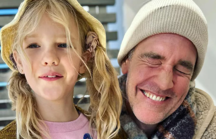 James Van Der Beek는 딸 Annabel에게 9번째 생일 헌사를 바칩니다: 'Keep Shineing, Kid' James Van Der Beek는 딸 Annabel에게 9번째 생일 헌사를 바칩니다: 'Keep Shineing, Kid'