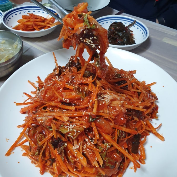  마산 구산면 계절 별미로 물메기회 무침과 탕을 맛볼 수 있는 물메기 전문점[초록식당]
