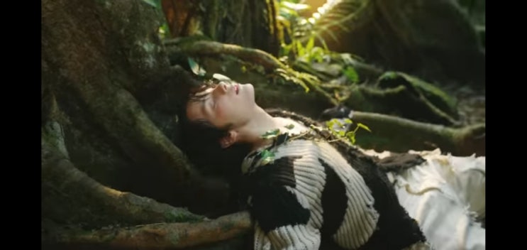 영화 리추얼 숲속에 있다: 투바투 txt 신곡 슈가러시라이드를 떠올리게함/영화리뷰 넷플릭스