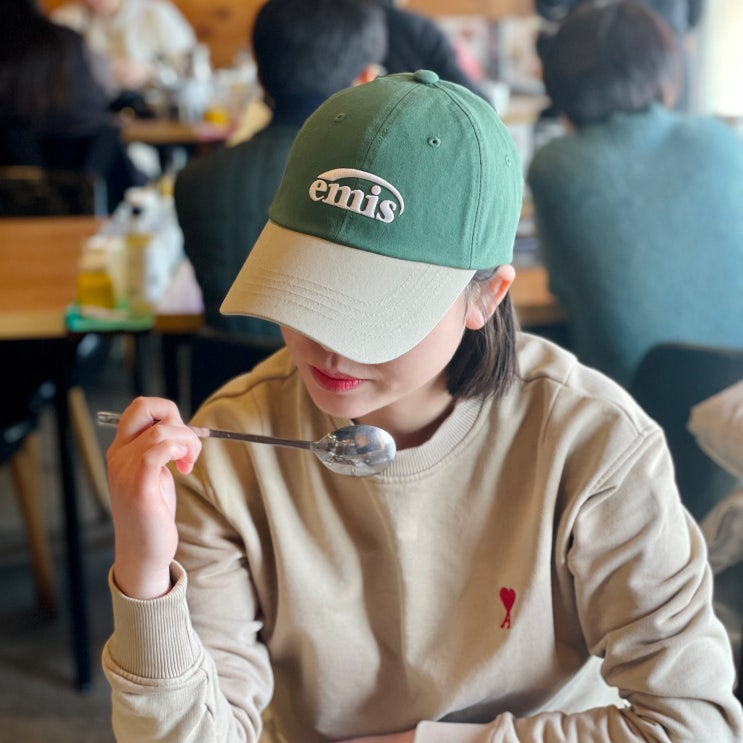  emis 이미스 모자 뉴로고 투톤(베이지, 그린) 후기, 착용샷