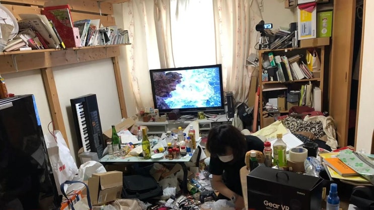 “못 버려, 왜 버려” 혹시 내 옆 집도?…’쓰레기 집’이 늘고 있다 “못 버려, 왜 버려” 혹시 내 옆 집도?…’쓰레기 집’이 늘고 있다