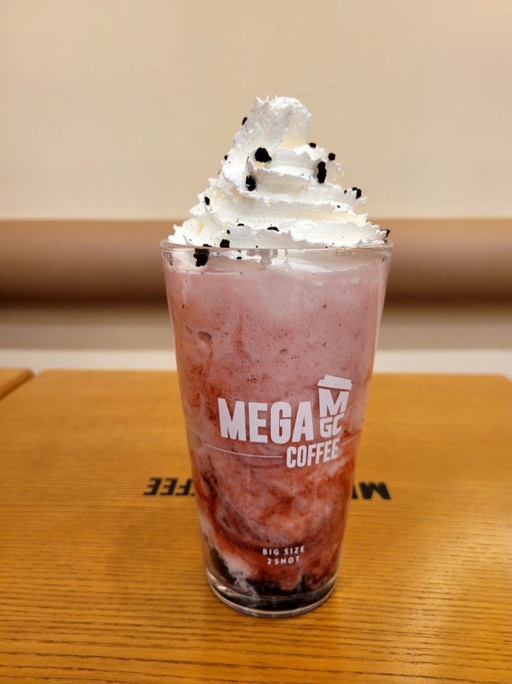  메가커피 딸기쿠키 프라페 가성비 굿