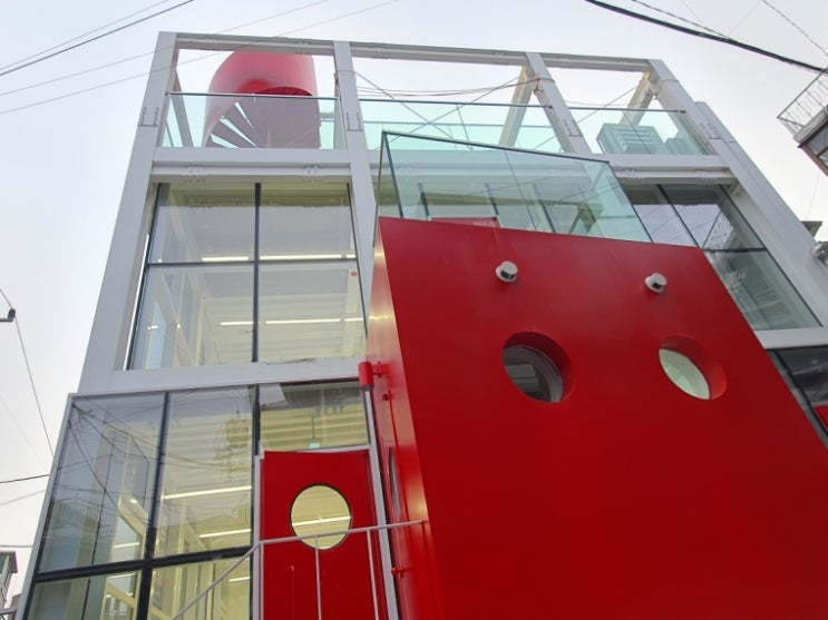  ‘현대적 물성과 단순성의 공간 미학을 실천한 용산 ’H-2414‘(HIGH-END MODERN DESIGN BUILDING)