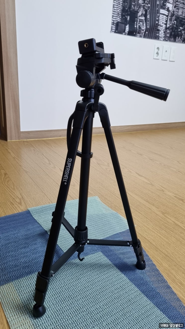 슈퍼쉘 카메라 스마트폰 삼각대와 블루투스 리모컨 세트 여행용삼각대가 튼튼하고 가벼워요 슈퍼쉘 카메라 스마트폰 삼각대와 블루투스 리모컨 세트 여행용삼각대가 튼튼하고 가벼워요