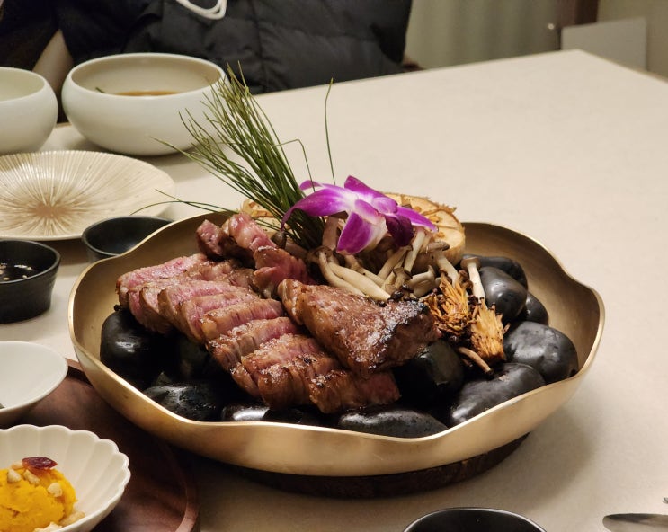  시그니엘서울 맛집 / 잠실역 룸식당 - 동화고옥 롯데월드몰점