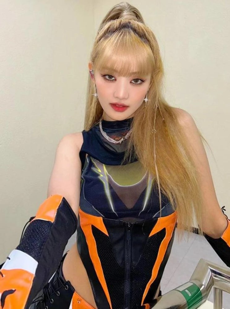 블랙핑크 리사가 촬영한 (여자)아이들 민니 사진, 아슬아슬하게 내려간 바지 지퍼...모두 놀란 '하의' 노출 블랙핑크 리사가 촬영한 (여자)아이들 민니 사진, 아슬아슬하게 내려간 바지 지퍼...모두 놀란 '하의' 노출