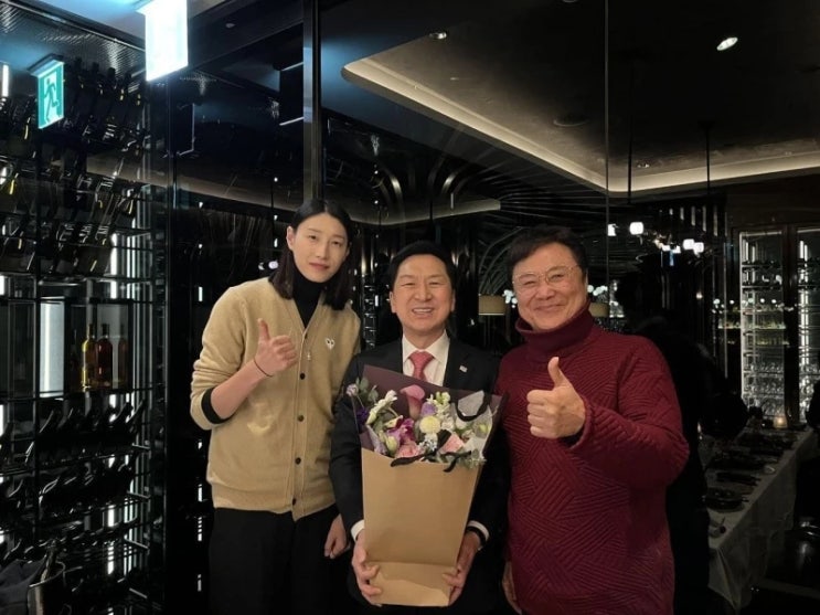 때아닌 '정치색 논란' 겪은 남진·김연경, "김기현 의원? 아예 모르는 사람" 거짓말 싹 폭로했다 때아닌 '정치색 논란' 겪은 남진·김연경, "김기현 의원? 아예 모르는 사람" 거짓말 싹 폭로했다