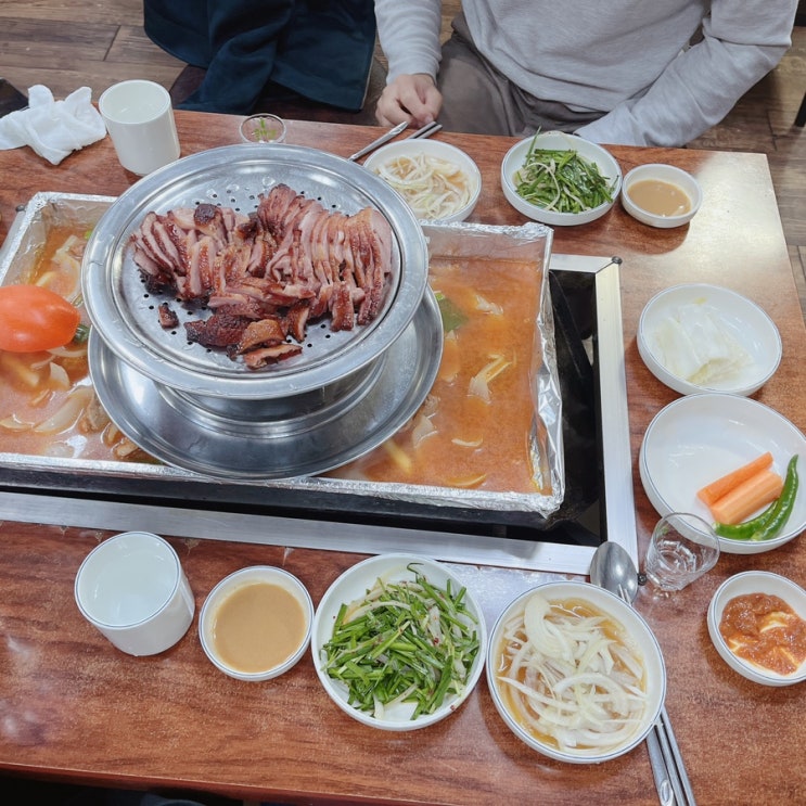  오리고기를 다양하게 먹을수 있는 별난오리 / 훈제구이 내꼬
