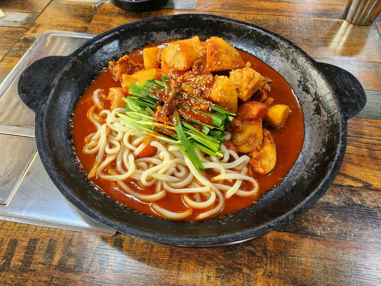  가평 맛집 도원가든에서 가평 솥뚜껑닭볶음탕 먹고 왔어요.