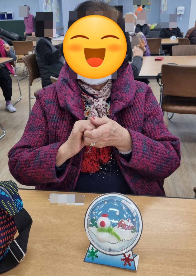  다사 호산동 삼성튼튼재활주간보호센터에서 눈사람을 만들어요